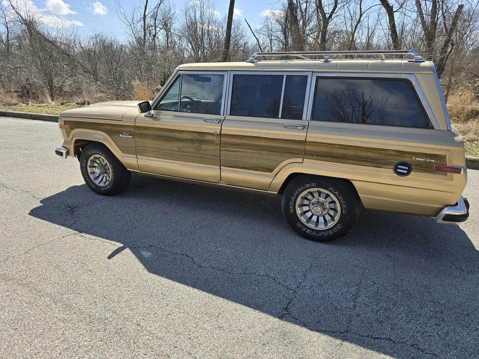 1986 Jeep SJ Grand Wagoneer - Image 9 of 31