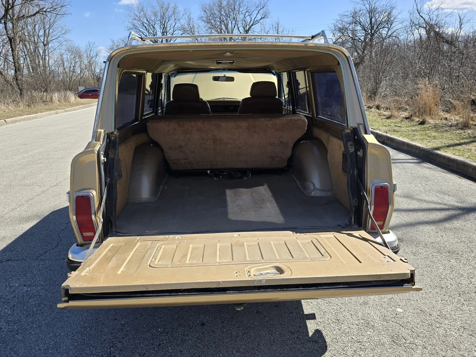 1986 Jeep SJ Grand Wagoneer - Image 14 of 31