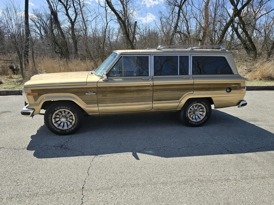 1986 Jeep SJ Grand Wagoneer - Image 10 of 31