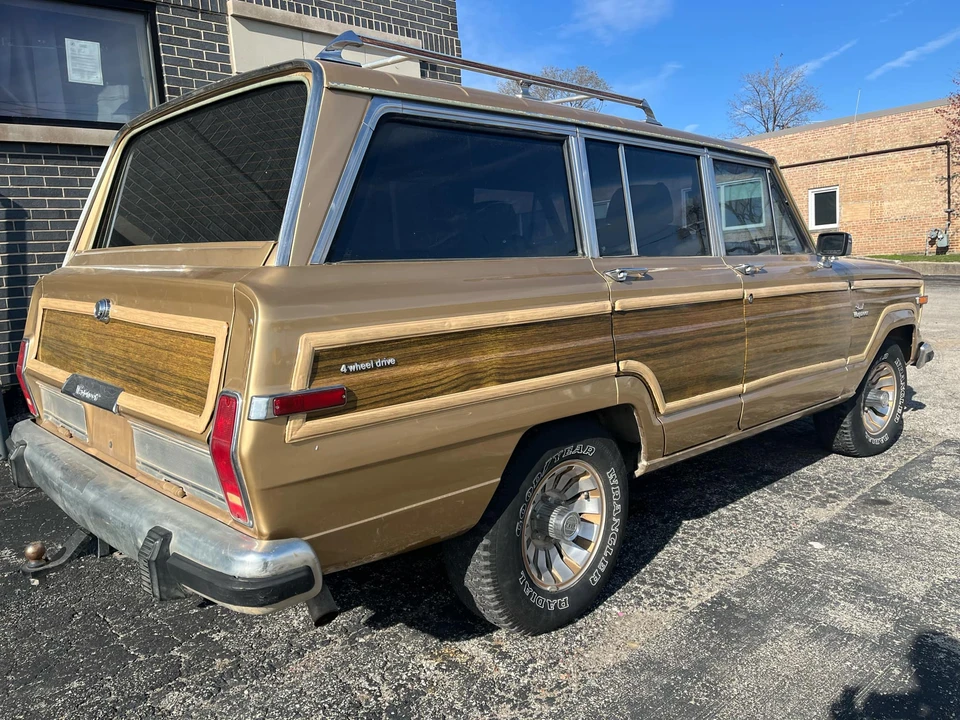 1986 Jeep SJ Grand Wagoneer - Image 7 of 31