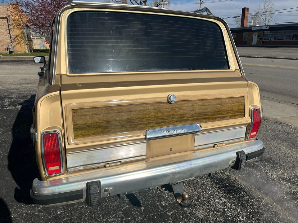 1986 Jeep SJ Grand Wagoneer - Image 15 of 31