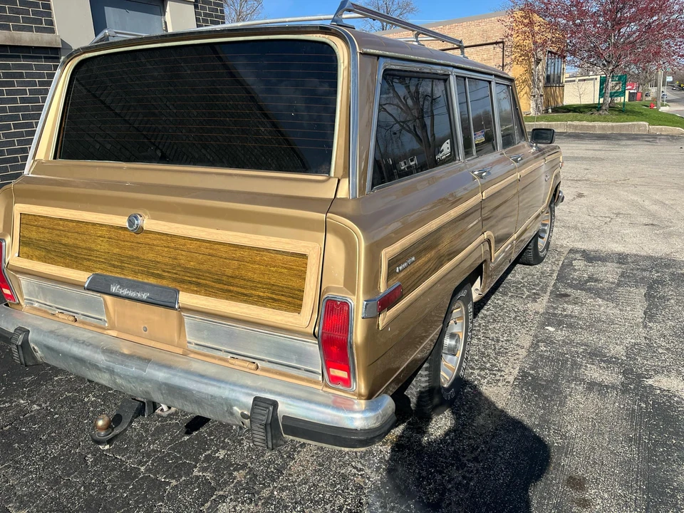 1986 Jeep SJ Grand Wagoneer - Image 8 of 31