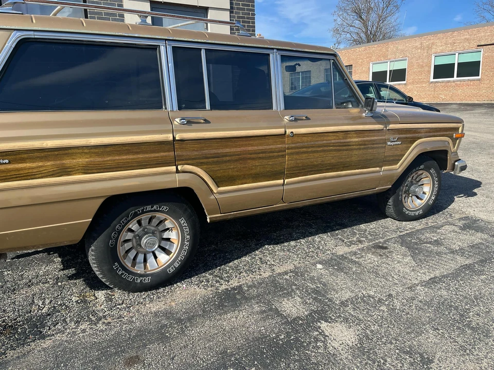 1986 Jeep SJ Grand Wagoneer - Image 21 of 31