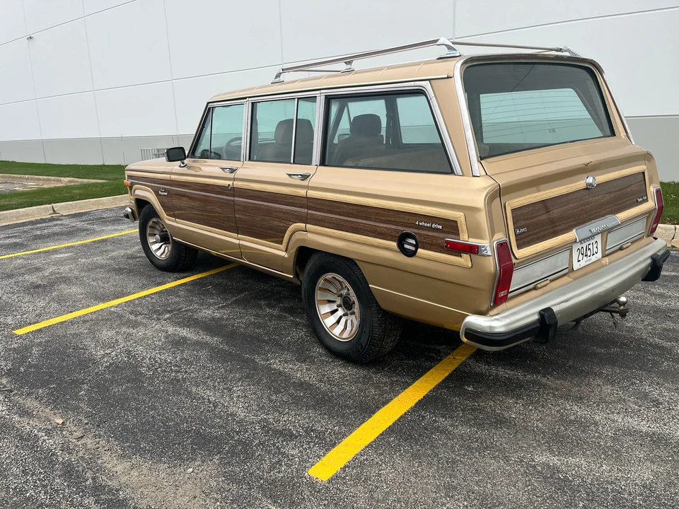 1986 Jeep SJ Grand Wagoneer - Image 9 of 31
