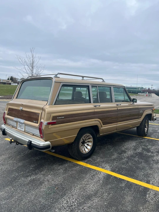 1986 Jeep SJ Grand Wagoneer - Image 5 of 31
