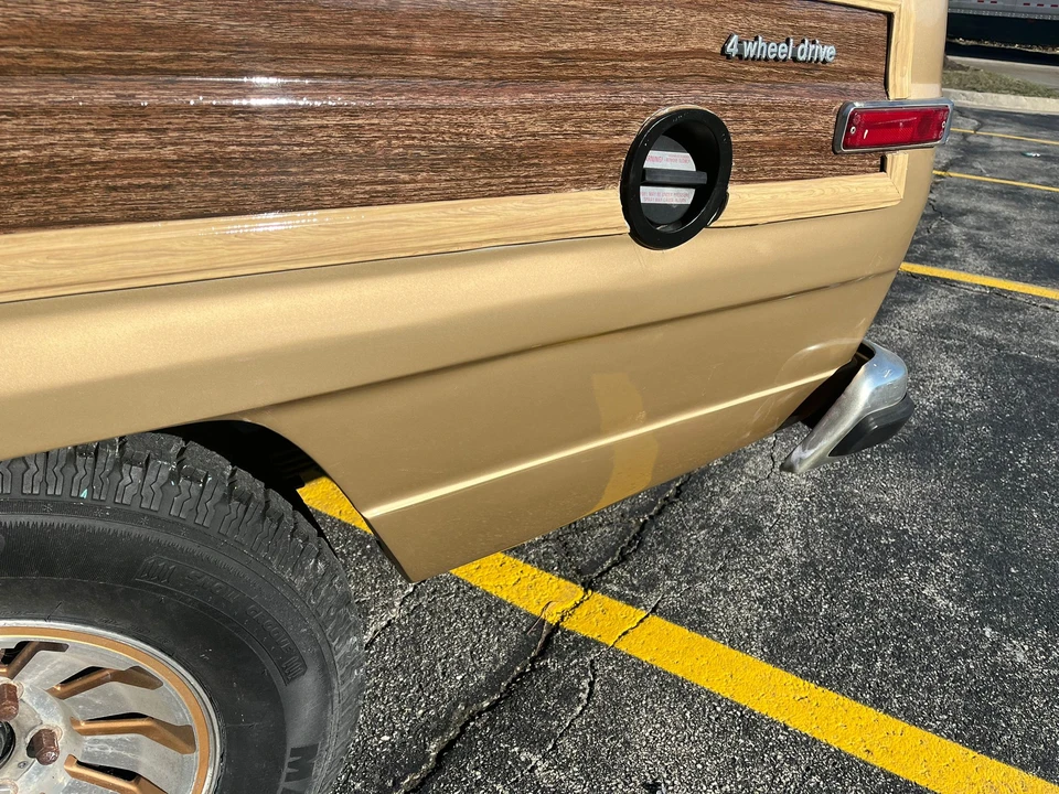 1986 Jeep SJ Grand Wagoneer - Image 22 of 31