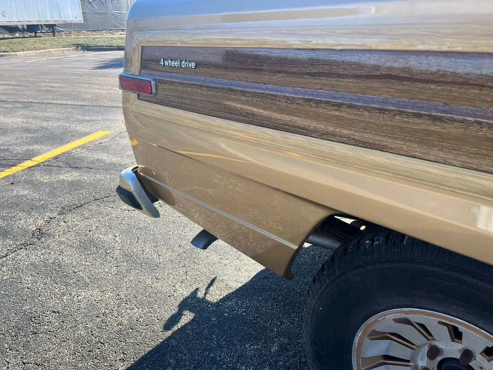 1986 Jeep SJ Grand Wagoneer - Image 17 of 31