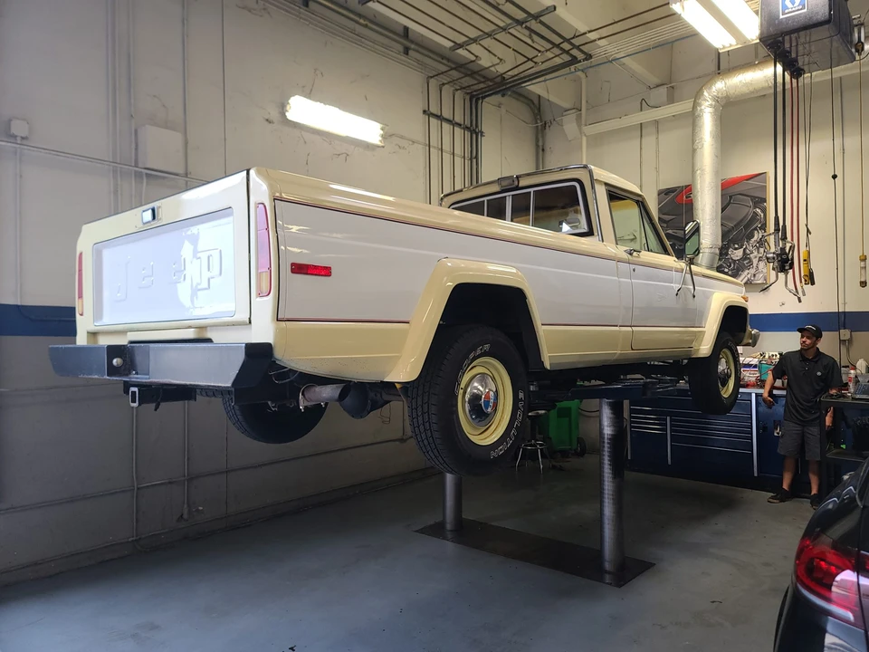 1986 Jeep SJ Gladiator - Image 18 of 31