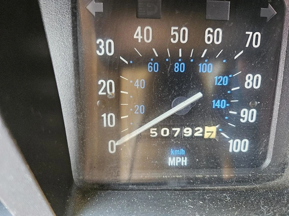 1986 Jeep Comanche - Image 8 of 13