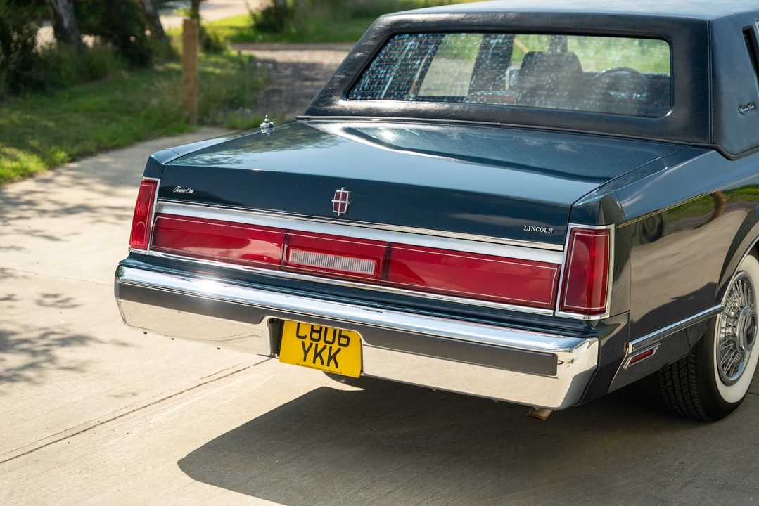 1986 Lincoln Town Car - Image 25 of 31