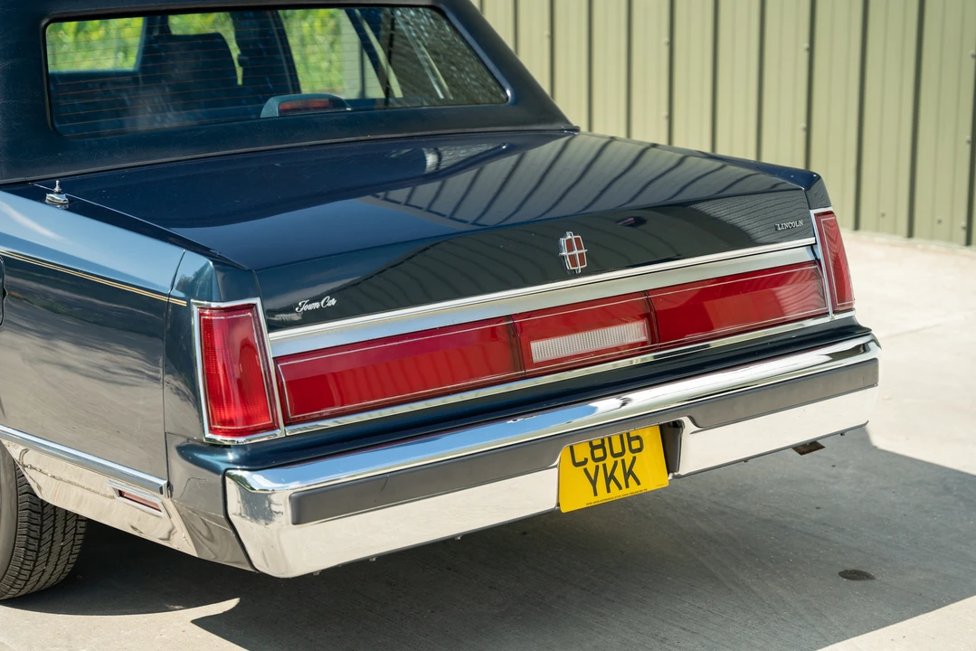 1986 Lincoln Town Car - Image 27 of 31