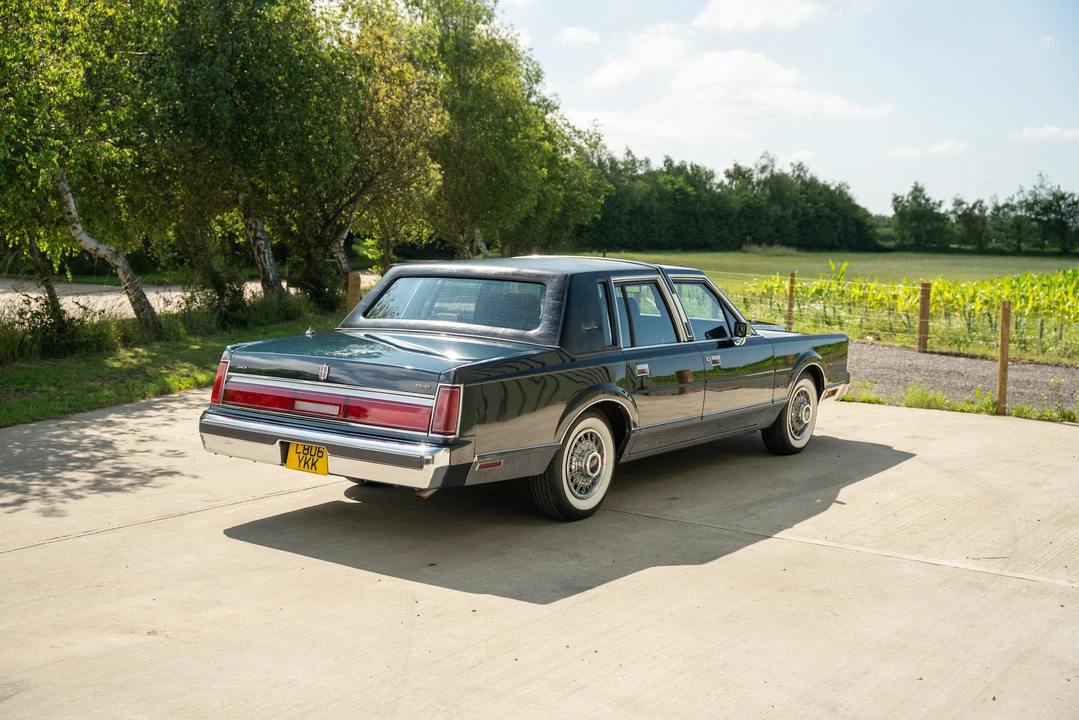 1986 Lincoln Town Car - Image 9 of 31
