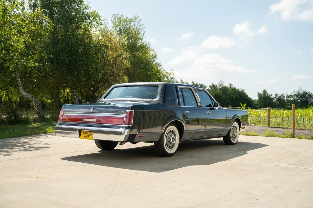 1986 Lincoln Town Car - Image 10 of 31