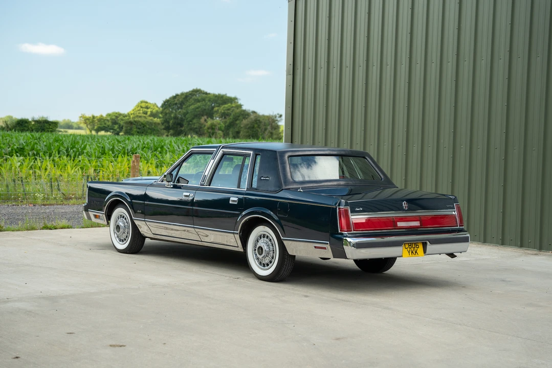 1986 Lincoln Town Car - Image 11 of 31