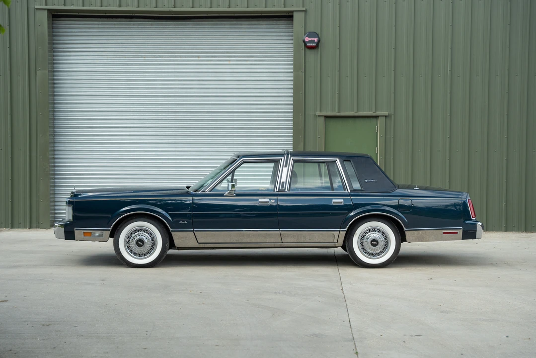 1986 Lincoln Town Car - Image 13 of 31