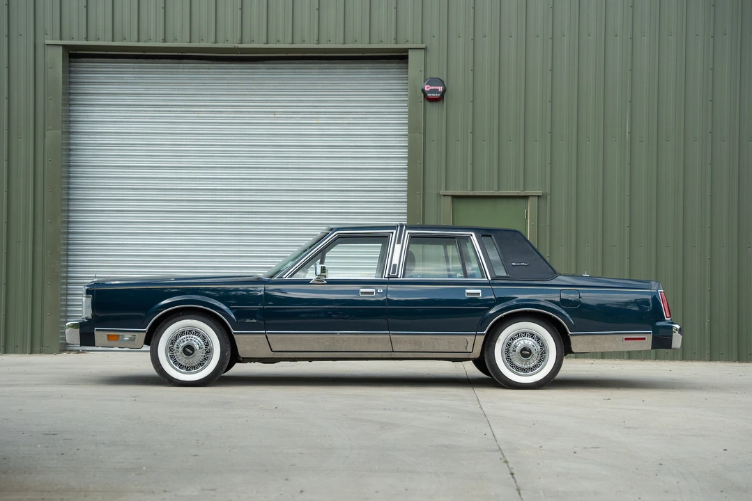 1986 Lincoln Town Car - Image 14 of 31
