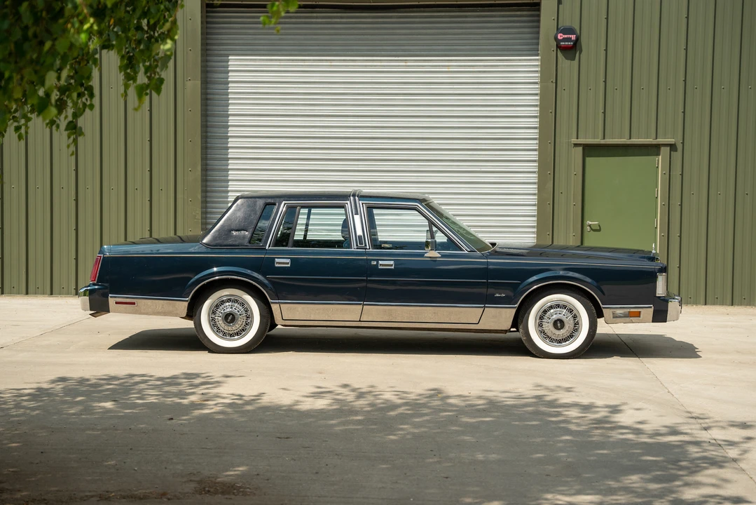 1986 Lincoln Town Car - Image 15 of 31