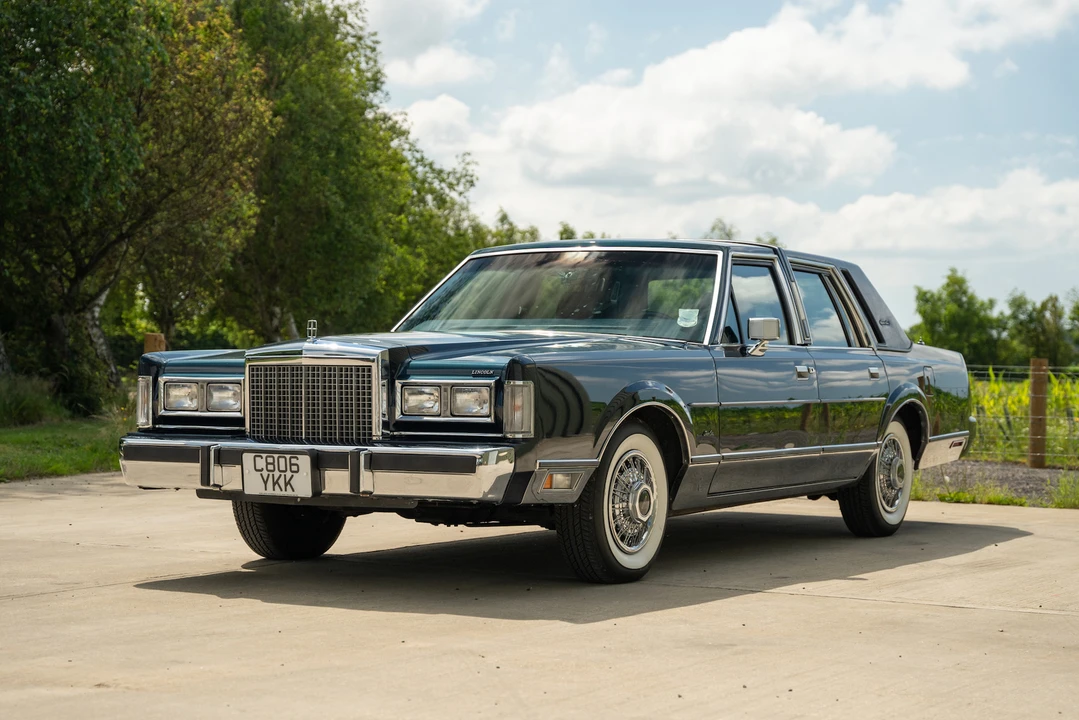 1986 Lincoln Town Car - Image 2 of 31