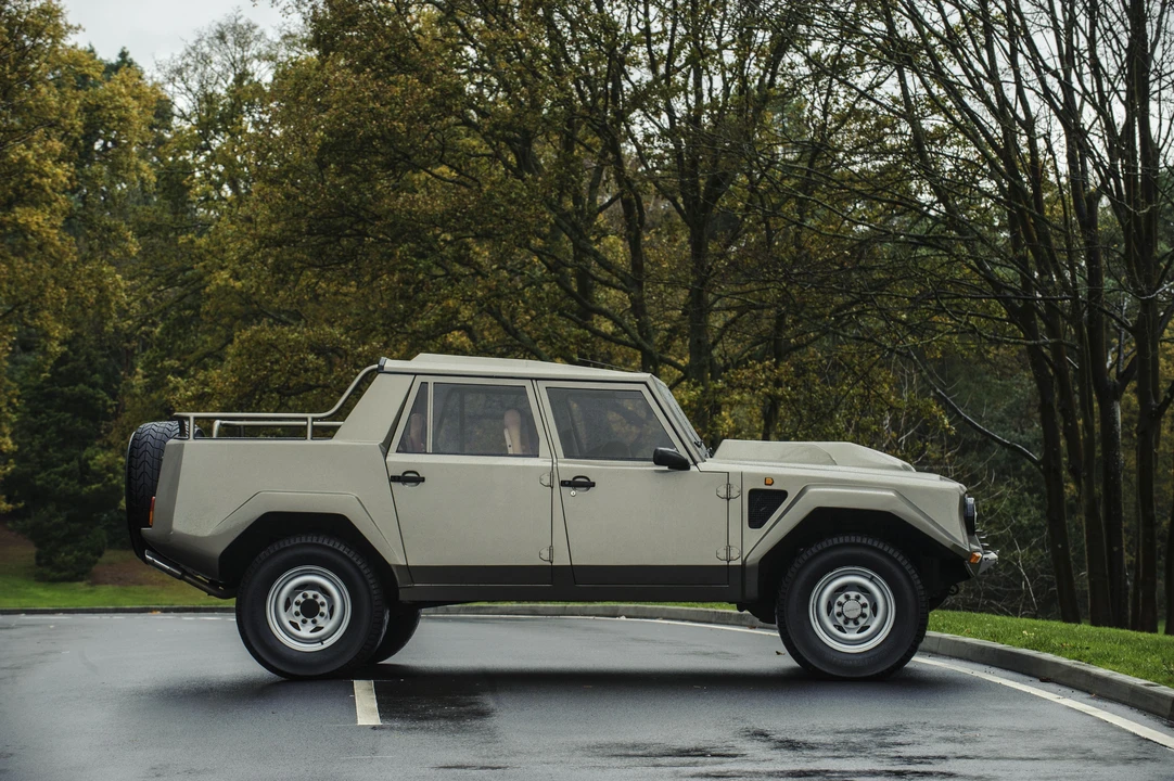 1986 Lamborghini LM002 - Image 12 of 18