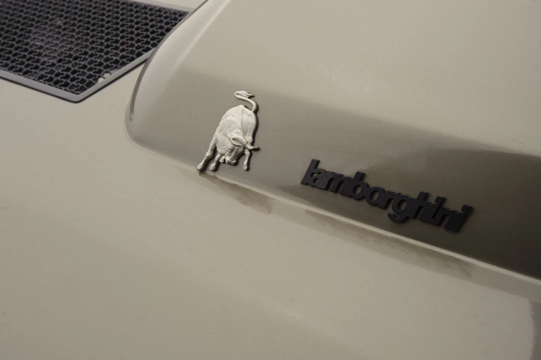 1986 Lamborghini LM002 - Image 4 of 18