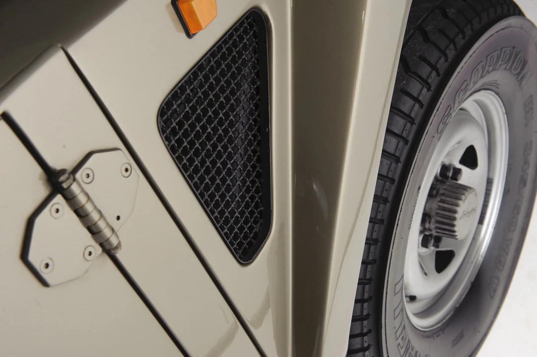 1986 Lamborghini LM002 - Image 7 of 18