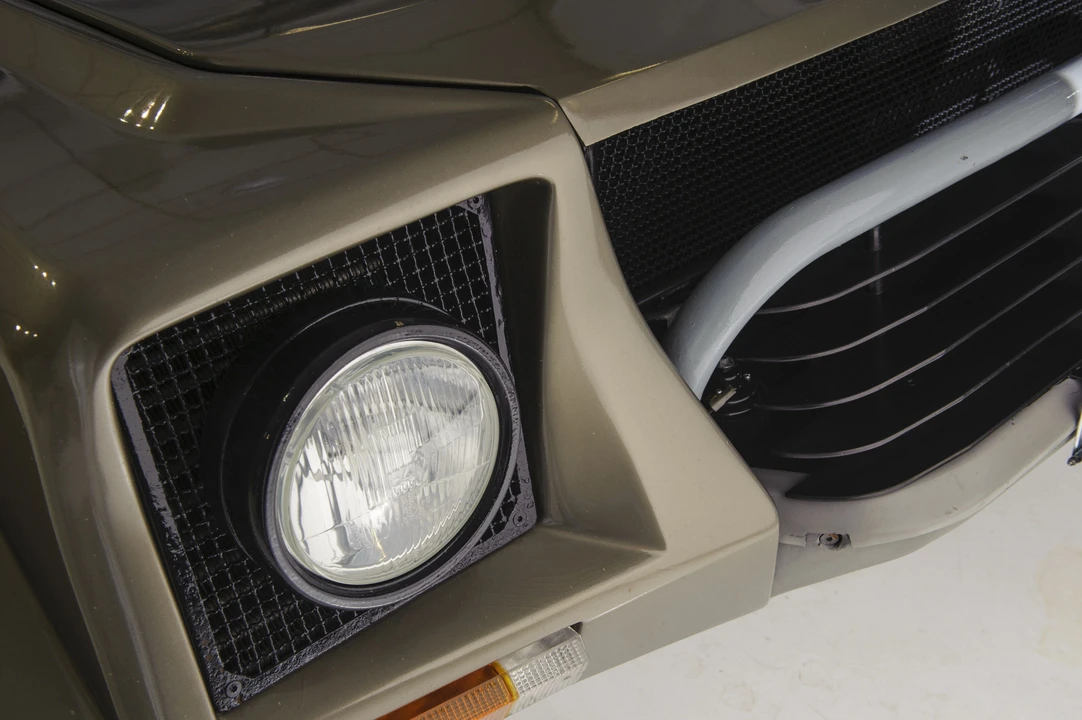 1986 Lamborghini LM002 - Image 3 of 18