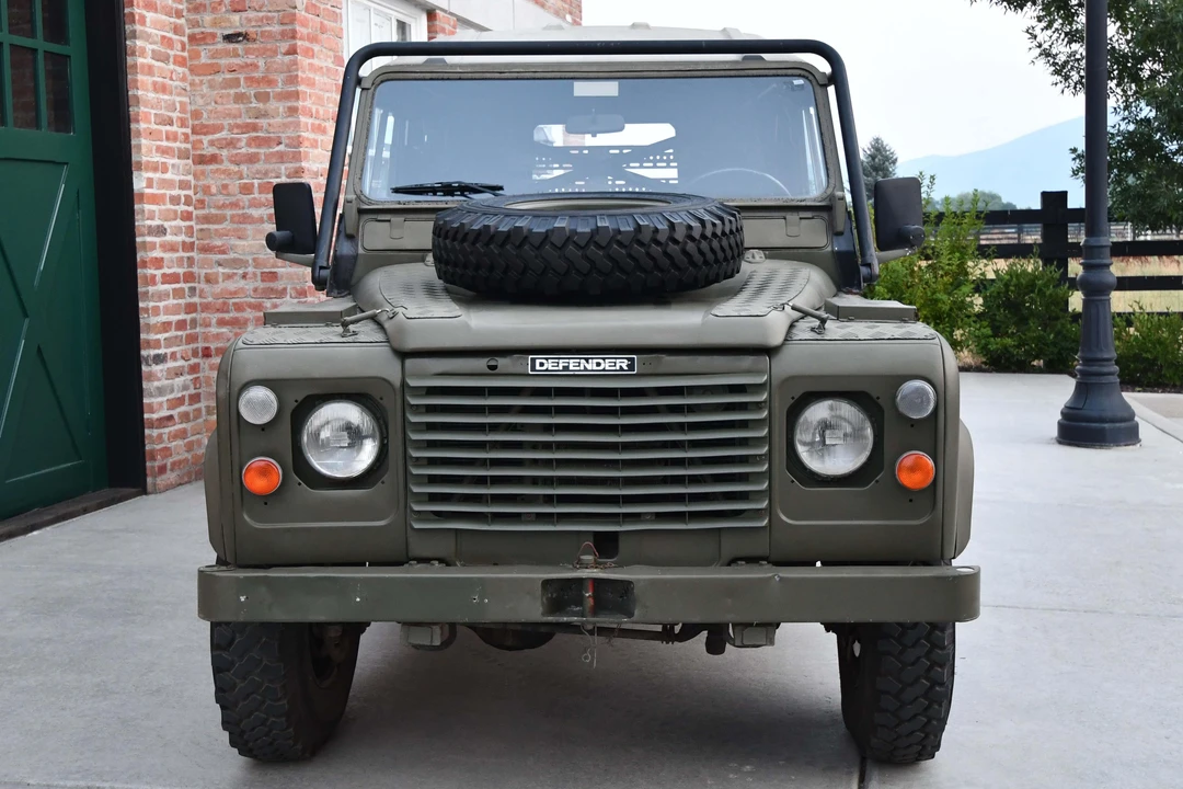 1986 Land Rover Defender 110 - Image 2 of 31