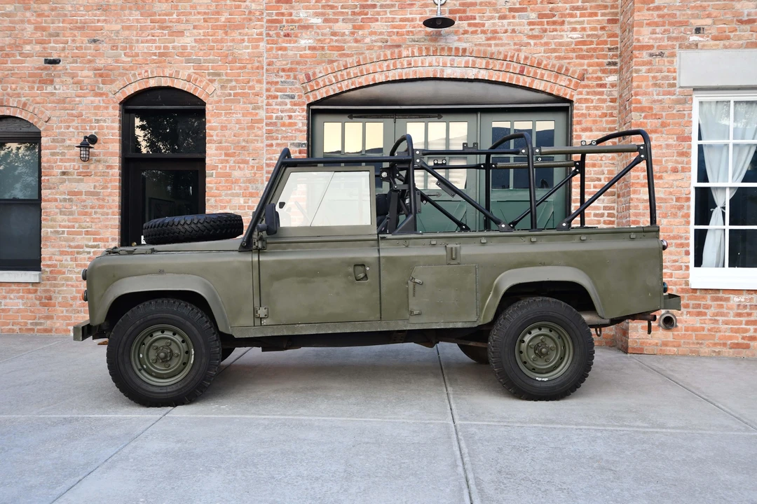 1986 Land Rover Defender 110 - Image 13 of 31