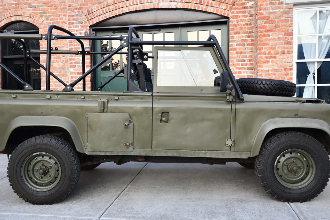 1986 Land Rover Defender 110 - Image 30 of 31