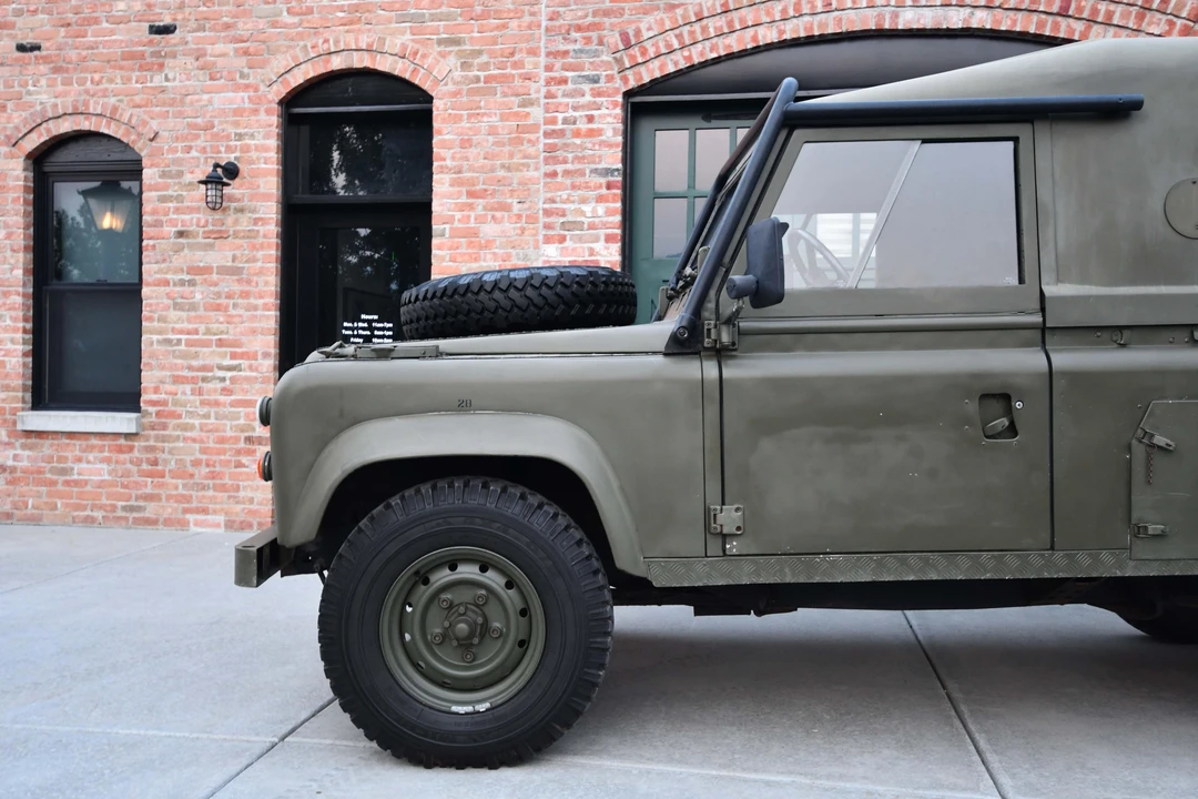 1986 Land Rover Defender 110 - Image 19 of 31