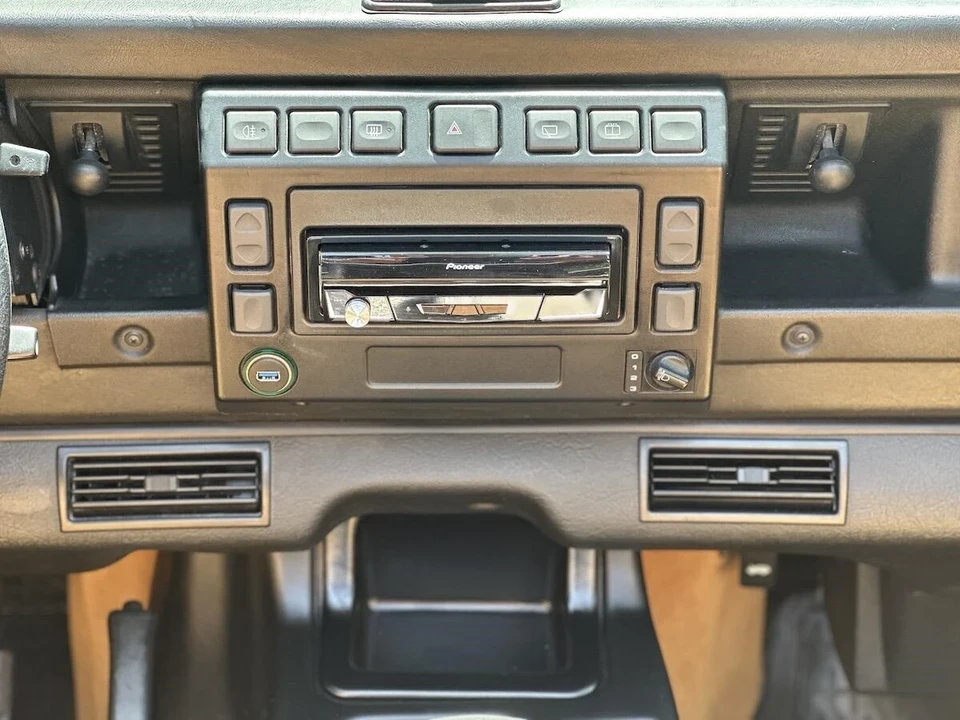 1986 Land Rover Defender - Image 10 of 12