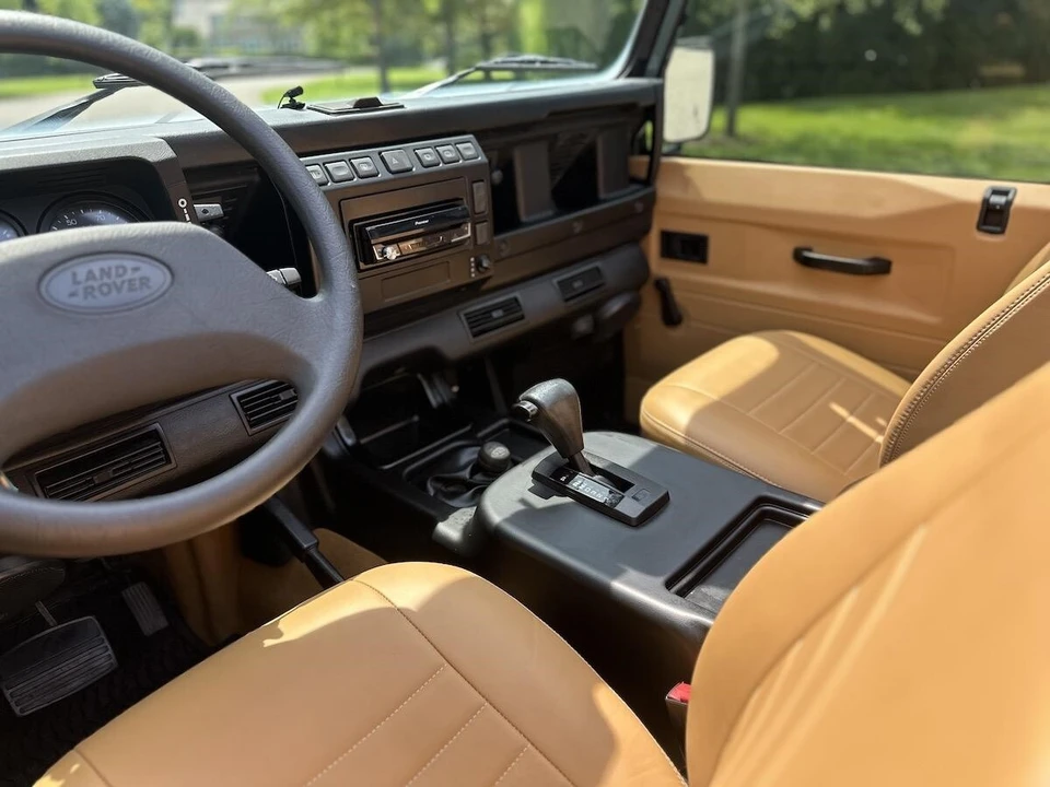 1986 Land Rover Defender 110 - Image 9 of 12