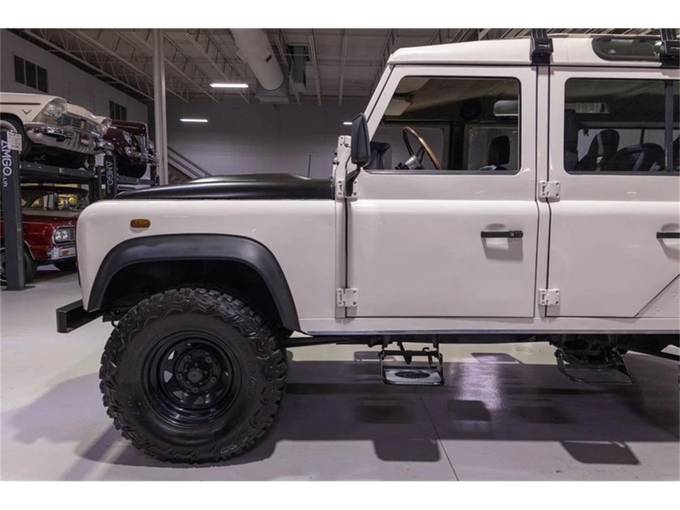1986 Land Rover Defender 110 - Image 19 of 31