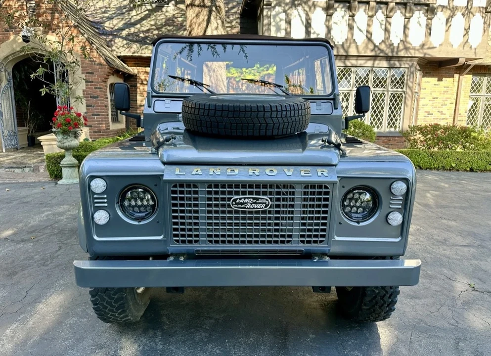 1986 Land Rover Defender 110 - Image 8 of 21