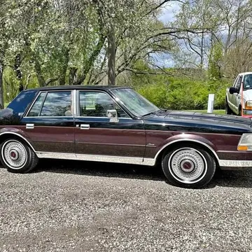 1986 Lincoln Continental Givenchy
