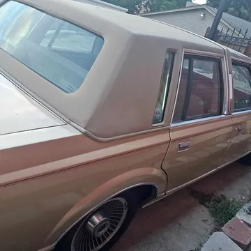 1986 Lincoln Continental Sedan