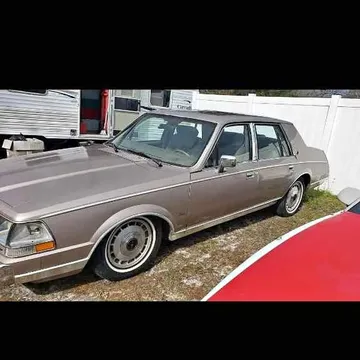 1986 Lincoln Continental Signature Sedan 4D
