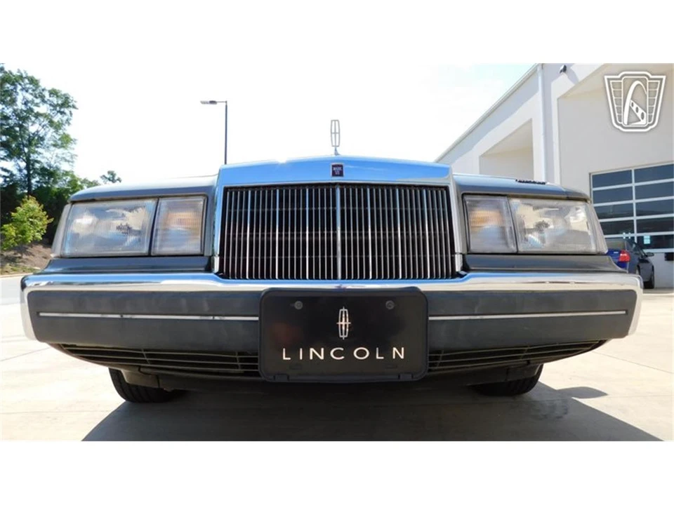 1986 Lincoln Continental Mark VII - Image 2 of 31