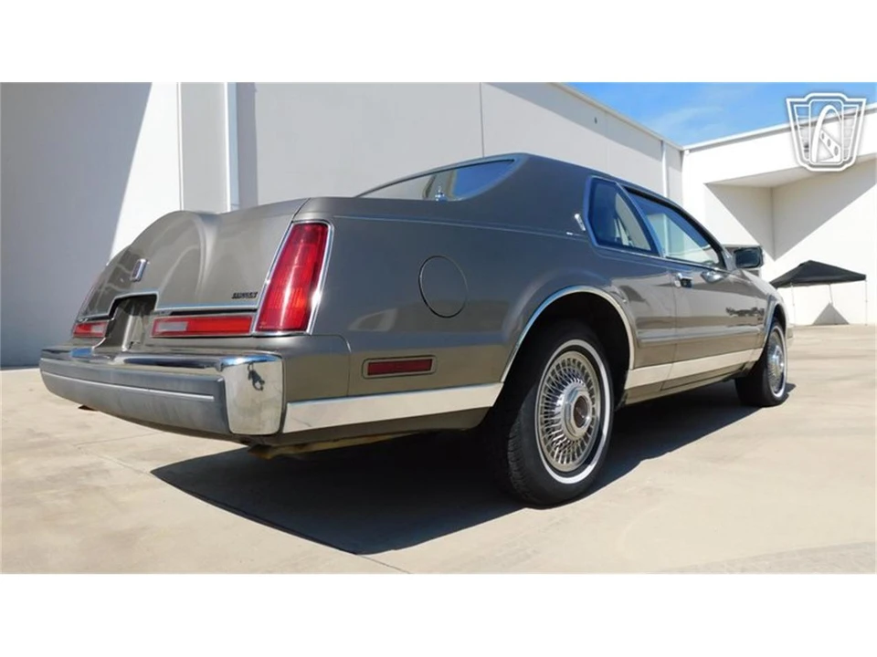 1986 Lincoln Continental Mark VII - Image 23 of 31