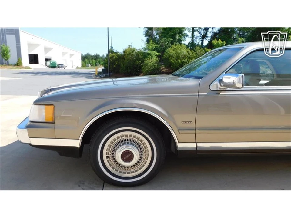 1986 Lincoln Continental Mark VII - Image 9 of 31