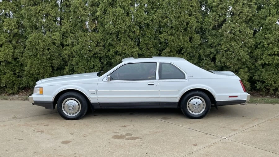 1986 Lincoln Continental Mark VII - Image 2 of 31