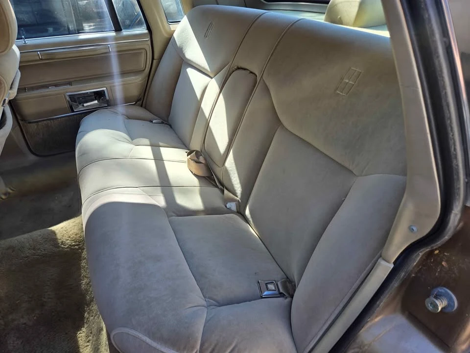 1986 Lincoln Town Car - Image 9 of 13