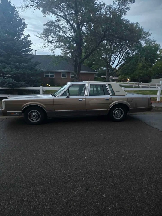 1986 Lincoln Town Car - Image 4 of 13