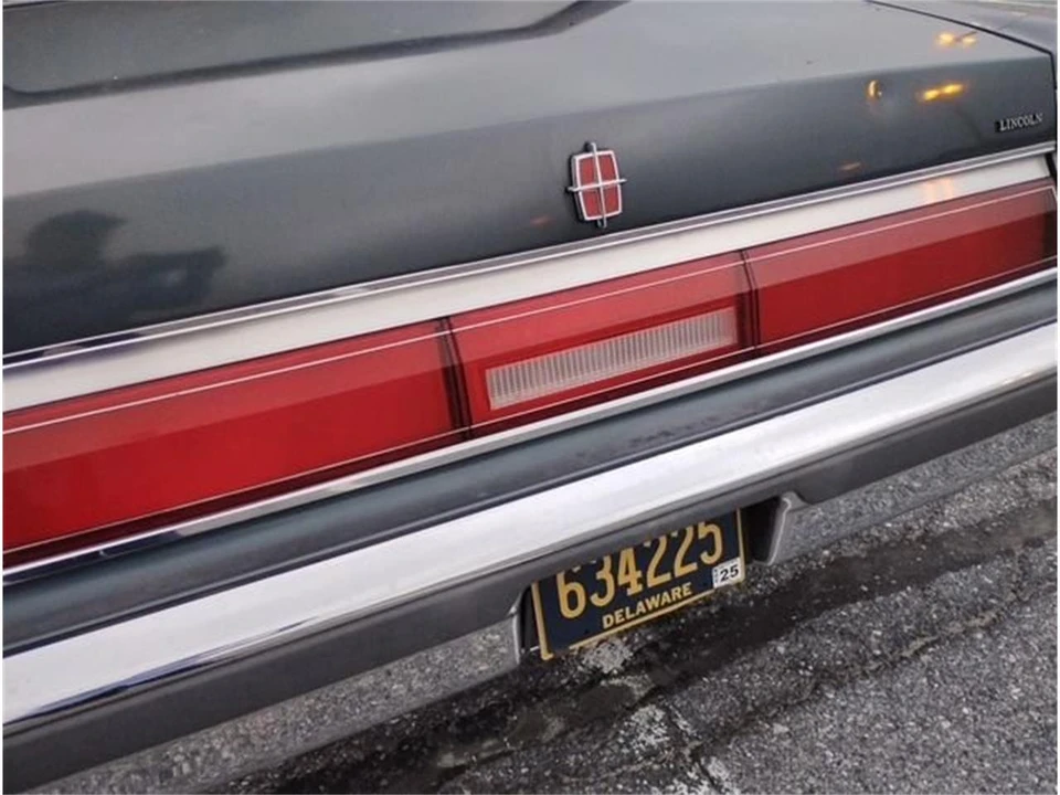 1986 Lincoln Town Car - Image 2 of 10
