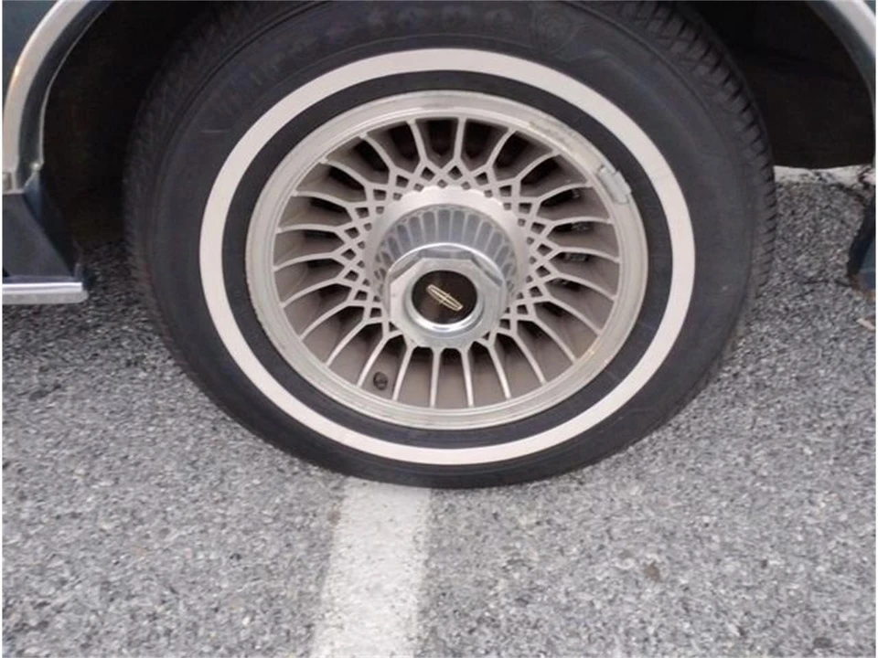 1986 Lincoln Town Car - Image 4 of 10