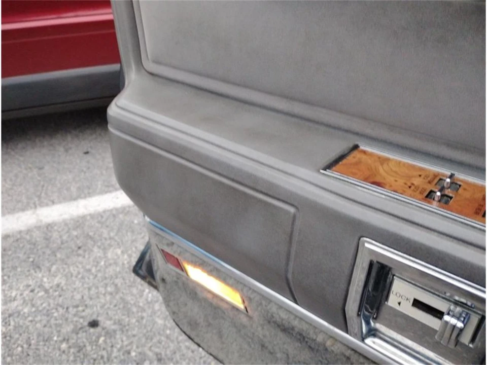 1986 Lincoln Town Car - Image 9 of 10