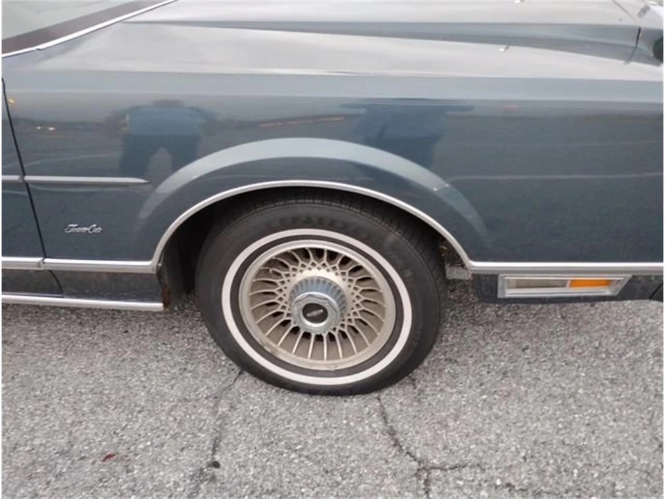 1986 Lincoln Town Car - Image 3 of 10