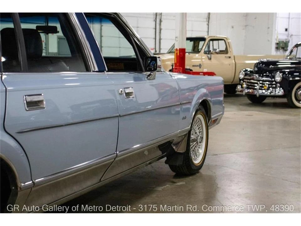 1986 Lincoln Town Car - Image 23 of 31
