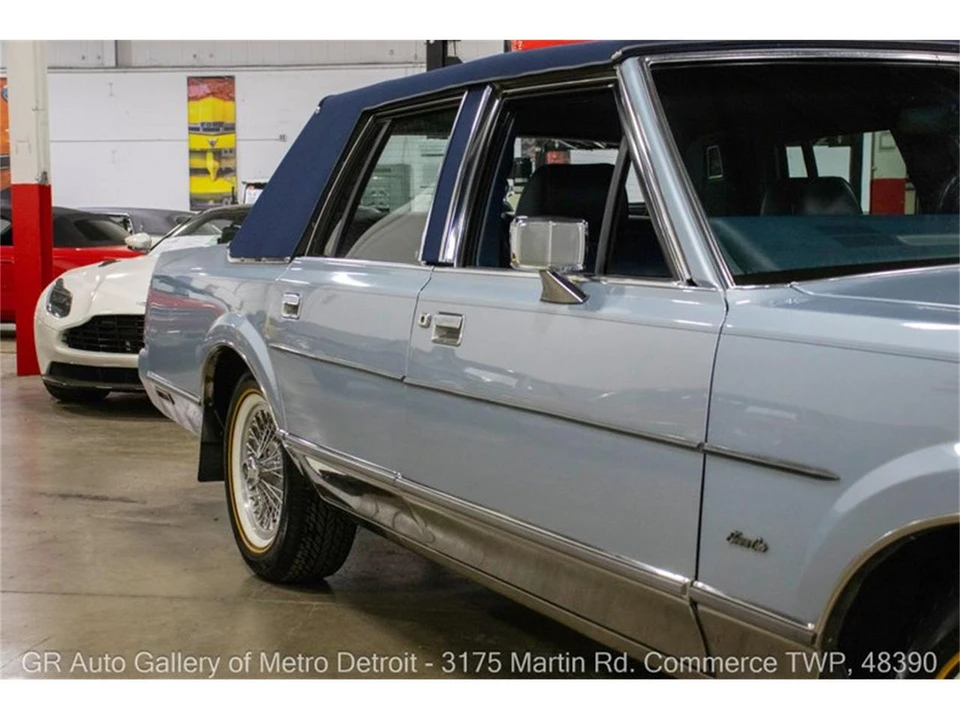 1986 Lincoln Town Car - Image 24 of 31