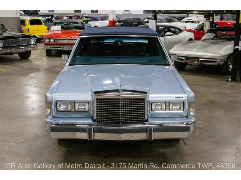 1986 Lincoln Town Car - Image 11 of 31
